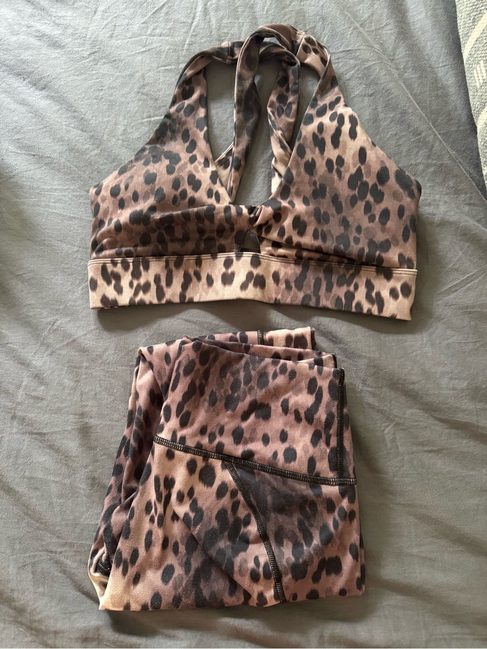 Fabletics Cheetah Set - Picture 4 of 4